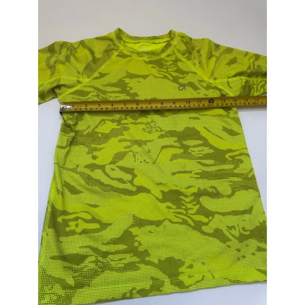 GapFit Kids Neon Green Camo Long Sleeve Athletic Shirt Size M 8-9